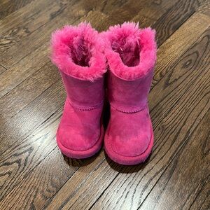 Ugg Kids Bailey Bow Shoe - size 6 (toddler)